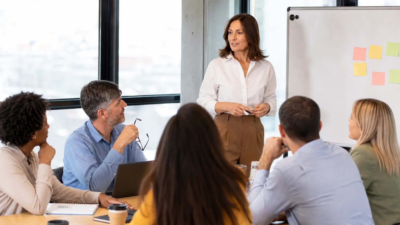 Animer une réunion d'équipe efficace : la méthode complète